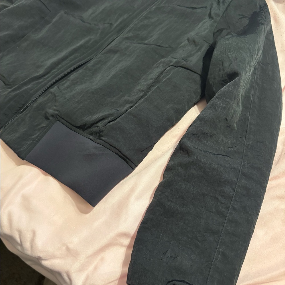 Lululemon Women's non stop Black Bomber reversible Jacket size 6 NWOT - Picture 11 of 13